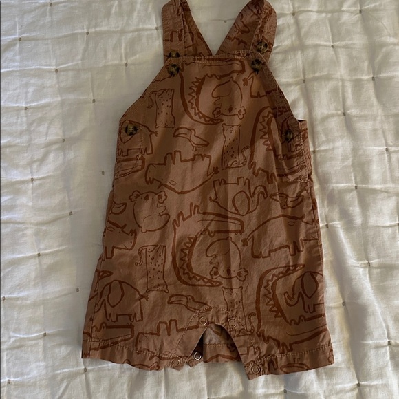 11 piece 12mo. Cute Baby Boy Animal themed Clothes (040) - Picture 10 of 16
